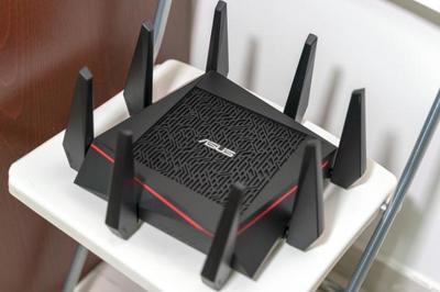 八根天線的電競(jìng)路由器，華碩RT-AC5300“八爪魚(yú)”圖賞